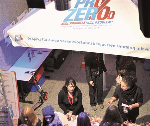 Die Jugendlichen zwischen 18 und 25 Jahren klären ihre Altersgenossen über die Gefahren von Alkohol auf. Privat