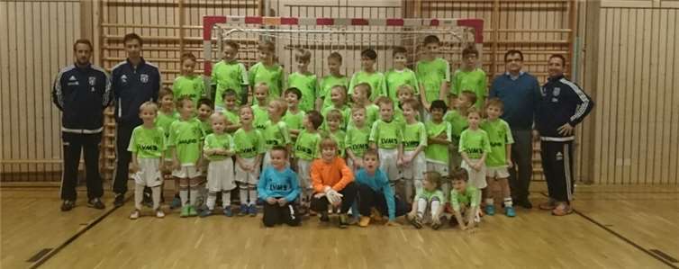 Die Jugendmannschaft wurde mit einem neuen Trikot-Satz ausgestattet. privat