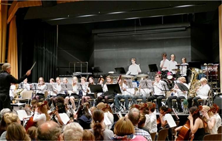 Die Jugendorchester Wachtberg und Hofstads Jeugd Orkest aus Den Haag gaben ein Konzert der besonderen Art. .CEW