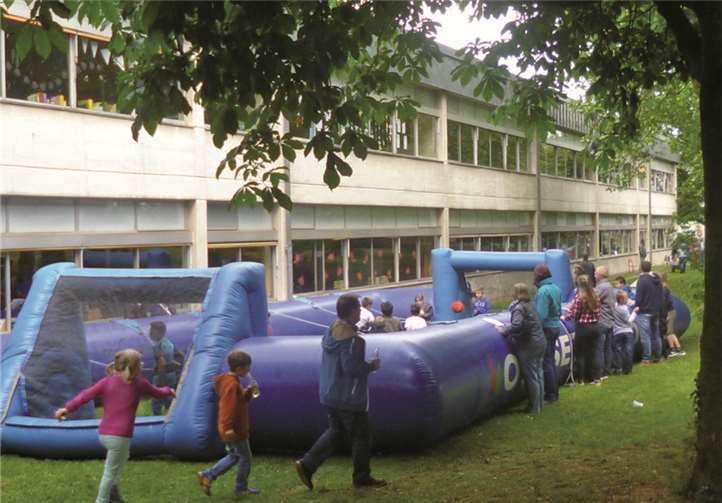 Die Jugendstiftung des FV Rheingold Rübenach hatte den Human-Table-Soccer gesponsert.