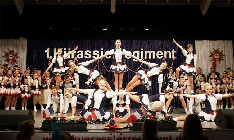 Die Jugendtanzgruppe der Kürassiere.Fotos: privat