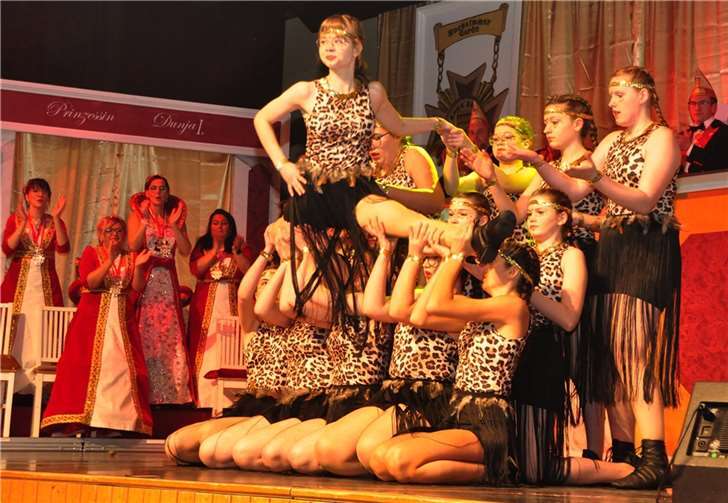 Die Jugendtanzgruppe mit „Welcome To The Jungle“.