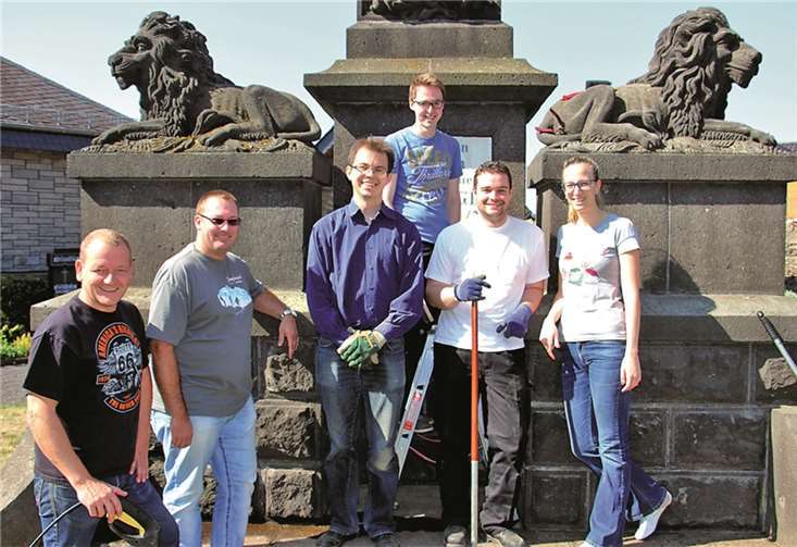 Die Junge Union Maifeld mit dem Kreis- und Bezirksvorsitzenden der Jungen Union, Torsten Welling (2.v.r.), dem Polcher Stadtbürgermeister Gerd Klasen (l.) sowie dem Vorsitzenden des CDU-Gemeindeverbandes Maifeld, Gino Gilles (2.v.l.). Christian Schneider