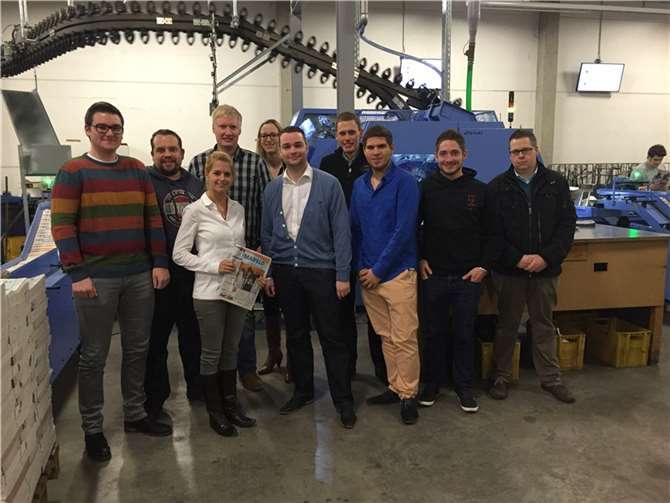 Die Junge Union Mayen-Koblenz mit Susanne Krupp (3.v.l.) im Druckhaus in Sinzig. privat