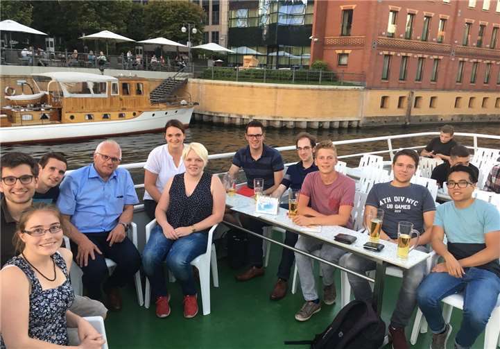 Die Junge Union lernt Berlin kennen - hier bei einer Rundfahrt auf der Spree.privat