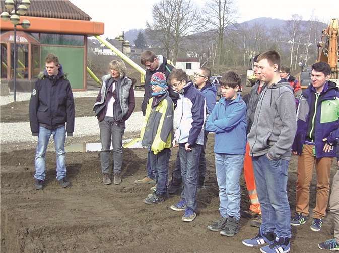 Die Jungengruppe vom VMB beim Rundgang im BAGGERADO in Nickenich.privat