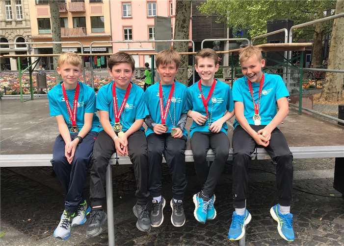 Die Jungenstaffel erreichte nach 1:35,31 das Ziel. Foto: Elena Garbe