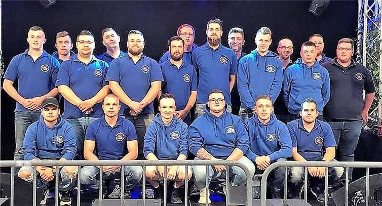 Die Junggesellen Neukirchen vor dem Start ihres Festes. Fotos: - EICH-