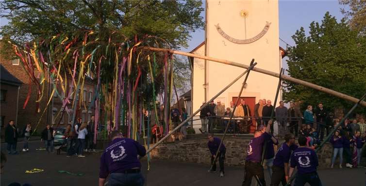 Die Junggesellen Niederdrees in voller Aktion.