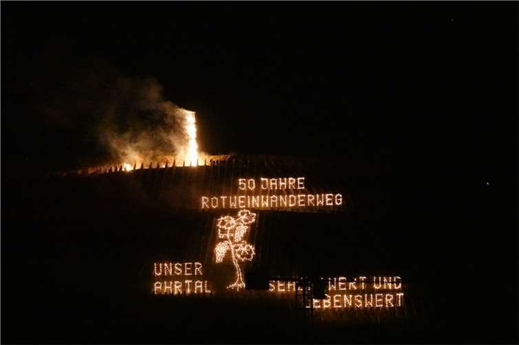 Die Junggesellen der Niederhut präsentierten dieses Schaubild zum Rotweinwanderw...
