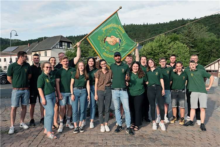 Die Junggesellen feierten.  Foto: Werner Dreschers