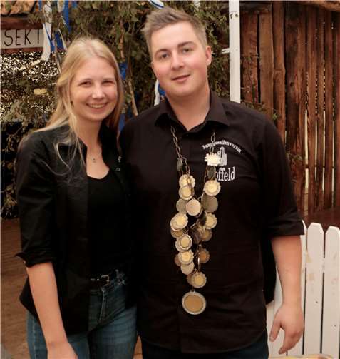 Die Junggesellen feierten das neue Hahnenkönigspaar Marius Karst und Elisa Freund.