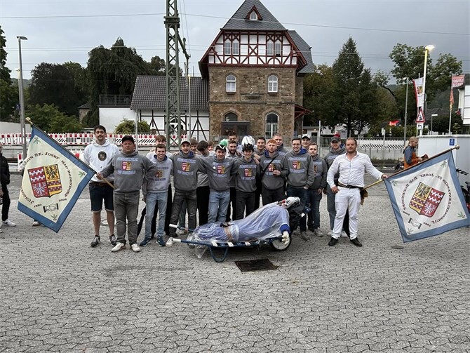 Die Junggesellen freuen sich auf unvergessliche fünf Tage. Foto: privat