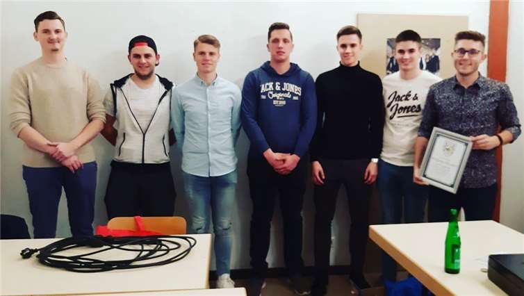 Die Junggesellen freuen sich mit ihrem neuen Vorstand schon jetzt auf den Tanz in den Mai.Foto: privat