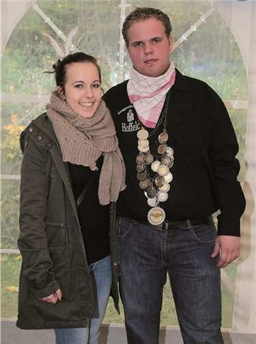Die Junggesellen haben ein neues Hahnenkönigspaar: Markus Radermacher und Leonie Schäfer regieren ein Jahr die Hoffelder Junggesellen.