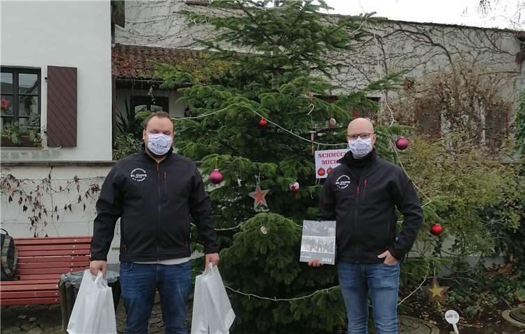 Die Junggesellen hatten tolle Geschenke mitgebracht. Foto: privat