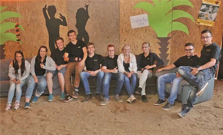 Die Junggesellen in Kreuzberg feierten in der Strandbar. SES