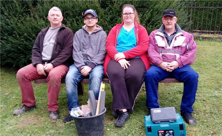 Die Junggesellen nach getaner Arbeit.-AB-