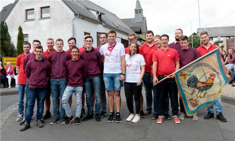 Die Junggesellen von Rodder waren stolz auf ihr strahlendes Königspaar. SES