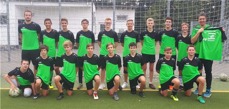 Die Jungs der C-1 Jugend der JSG Nickenich/Eich/Kell in ihren neuen T-Shirts. Foto: privat