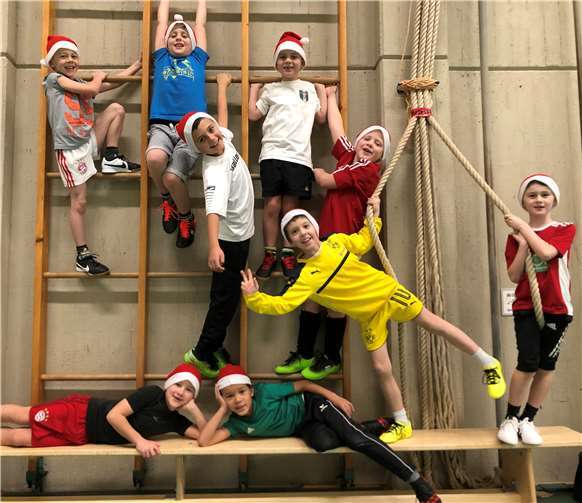 Die Jungs der F-Jugend sind bereits in Weihnachtsstimmung. privat