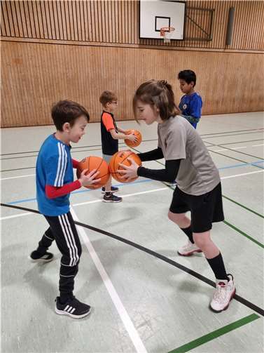 Die Jungs haben miteinander gespielt und gemeinsam trainiert.