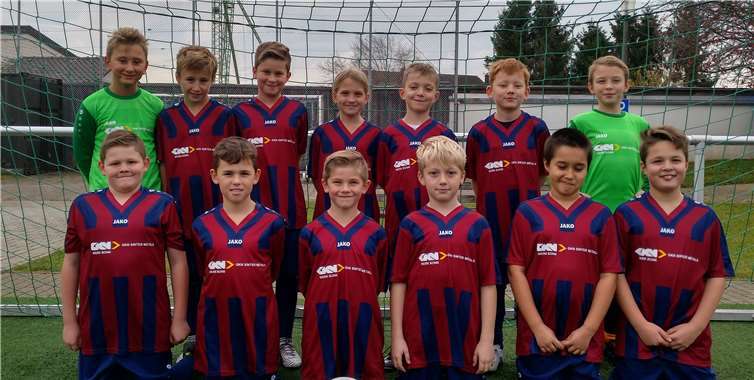 Die Jungs haben sich ihre neuen Trikots verdient. privat