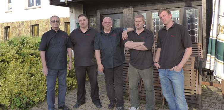 Die Jungs vom Dartclub DC Hellboys Ehlscheid: v.l. Gerd Eichhorn, Klaus Schumacher, Frank Koss, Erik Vonau, Timo Kenbel. privat