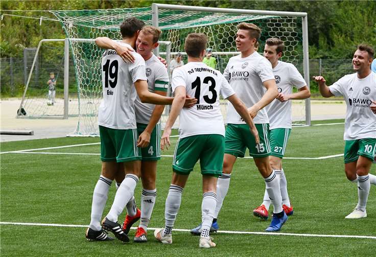Die Jungs vom TuS Oberwinter freuten sich über ihren Erfolg. Fotos: Ralf Schuhmann