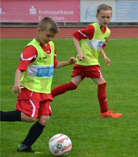 Die Jungs zeigten auf dem Platz alles, was sie trainiert hatten.