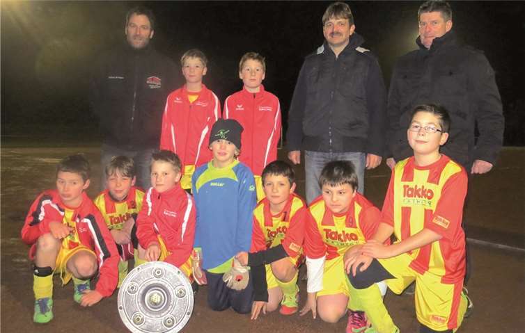 Die Jungs zusammen mit ihren Trainern nach einer hervorragenden Vorrunde. Privat