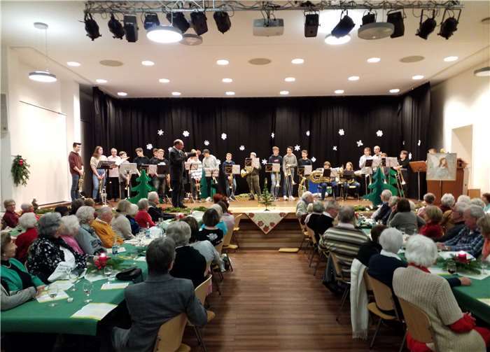 Die Juniorbläser des Posaunenchors sorgten am Mittwoch für weihnachtliche Klänge. Foto: privat