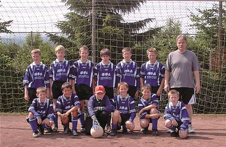 Die Junioren freuen sich bereits auf spannende Duelle auf dem heimischen Fußballplatz.privat