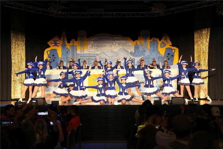 Die Juniorgarde der Karnevalfreunde Blau-Gold Ransbach Baumbach.