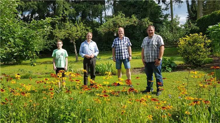 Die Jury des Garten- und Blumenschmuckwettbewerbs besuchte zahlreiche Garten im Stadtgebiet von Mülheim-Kärlich.