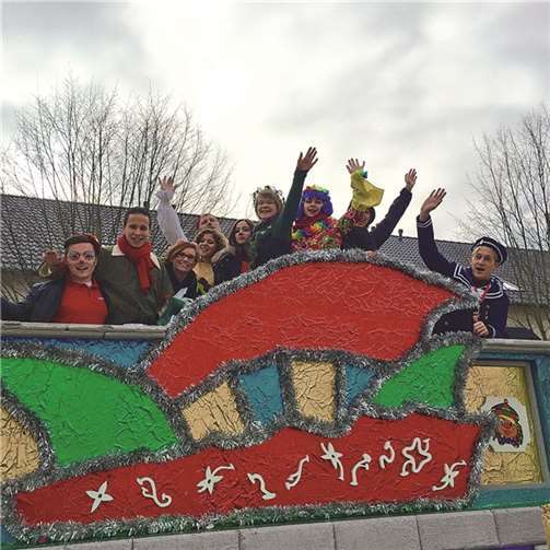 Die Jusos MYK mit ihrem Prunkwagen beim Andernacher Rosenmontagszug.privat