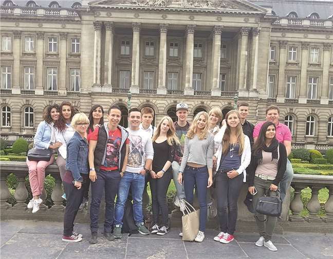 Die Jusos MYK vor dem Königlichen Palast Brüssel.  Privat