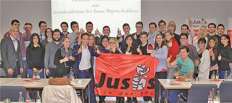 Die Jusos Mayen Koblenz freuen sich über die Wahlergebnisse beim SPD-Kreisparteitag.privat