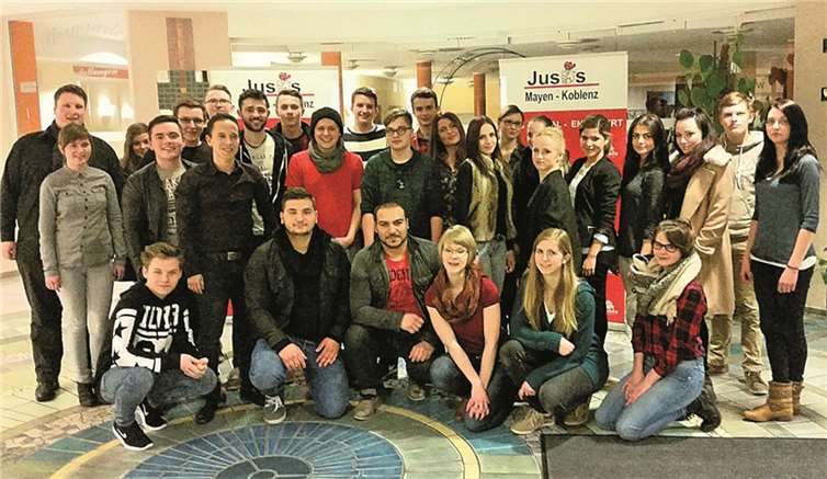 Die Jusos Mayen-Koblenz nach ihrer erfolgreichen Sitzung in Mayen.Jusos MYK