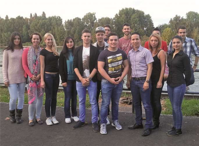 Die Jusos aus Mayen-Koblenz freuen sich über den neuen Standort von „RaR“. privat