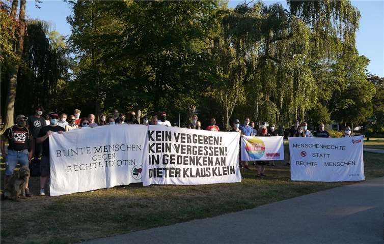 Die Jusos des Breisiger Land fanden sich zu einer Kundgebung zum Gedenken an Dieter Klaus Klein im Kurpark von Breisig ein. Foto: privat