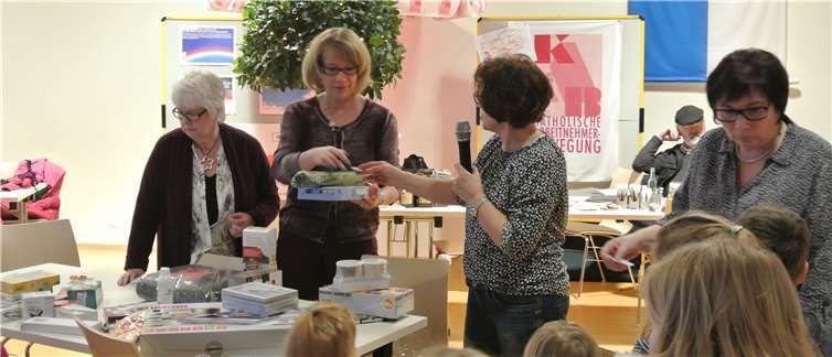 Die KAB Ortsverband Reifferscheid/Rodder bot an ihrem Stand fair gehandelte Produkte an. privat