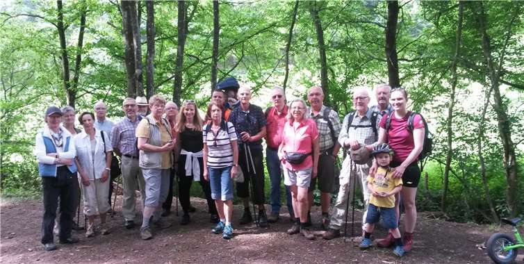 Die KERH-Wandergruppe mit dem kleinen Kilian.Foto: Günter Schwarz