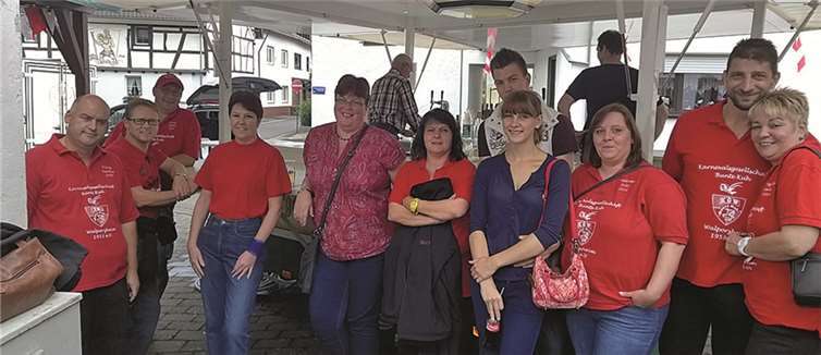 Die KG Bunte Kuh besuchte unter anderem das Sommerfest der Lyra Walporzheim.privat