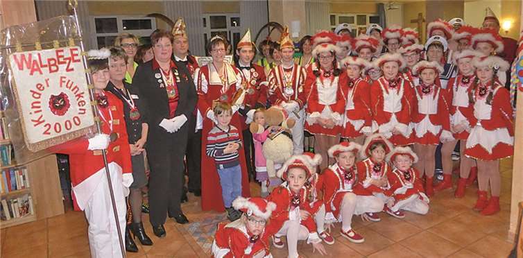 Die KG „Bunte Kuh“ während ihres langen und unterhaltsamen Besuches im Seniorenheim Sankt Martin. Privat