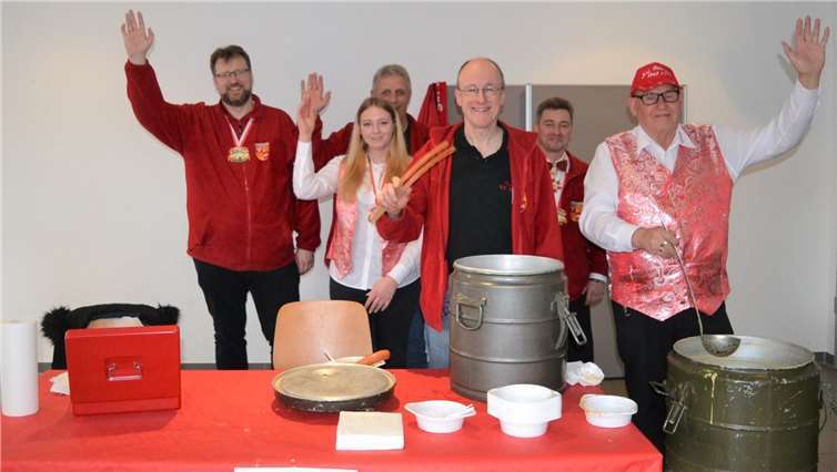 Die KG Burgbrohl lud am Rosenmontag zum Erbsensuppeessen ein.Foto: E. T. Müller