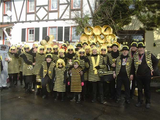 Die KG Fente folgte ihrem Motto als fleißige gelb-schwarz-gestreifte Bienchen.
