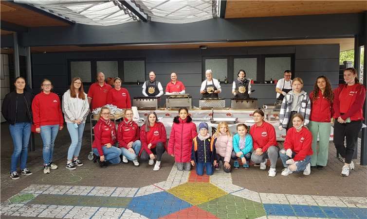 Die KG „Mir Seyn Klor“ zeichnet sich durch eine tolle Nachwuchs-Arbeit aus, wie auch bei der Aktion „Kröbbelcher To Go“ deutlich wurde. Den Verantwortlichen gelingt es hervorragend die Kinder und Jugendlichen in die Aktivitäten des Vereins einzubinden.Fotos: KH