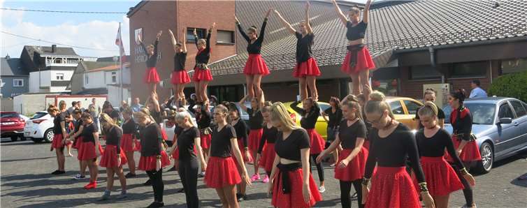 Die KG Rut-Wiess Ranzel beim Warm-up.WR