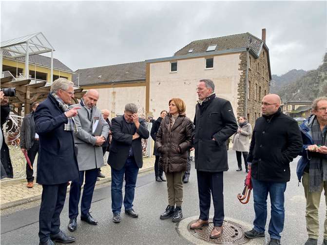 Die KSK-Chefs Dieter Zimmermann und Guido Mombauer im Gespräch mit Malu Dreyer und Michael Ebling.